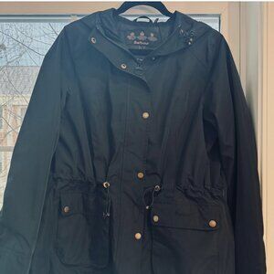 Barbour Lightweight Raincoat in Black Size 12
